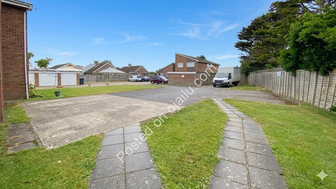 Coastal Charm: Extended-Lease 1-Bed in Prime Lancing