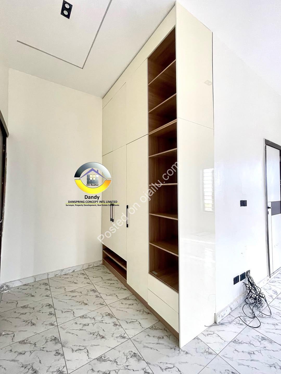 Elevate Your Life: 5-Bed Smart Home with Jacuzzi & BQ