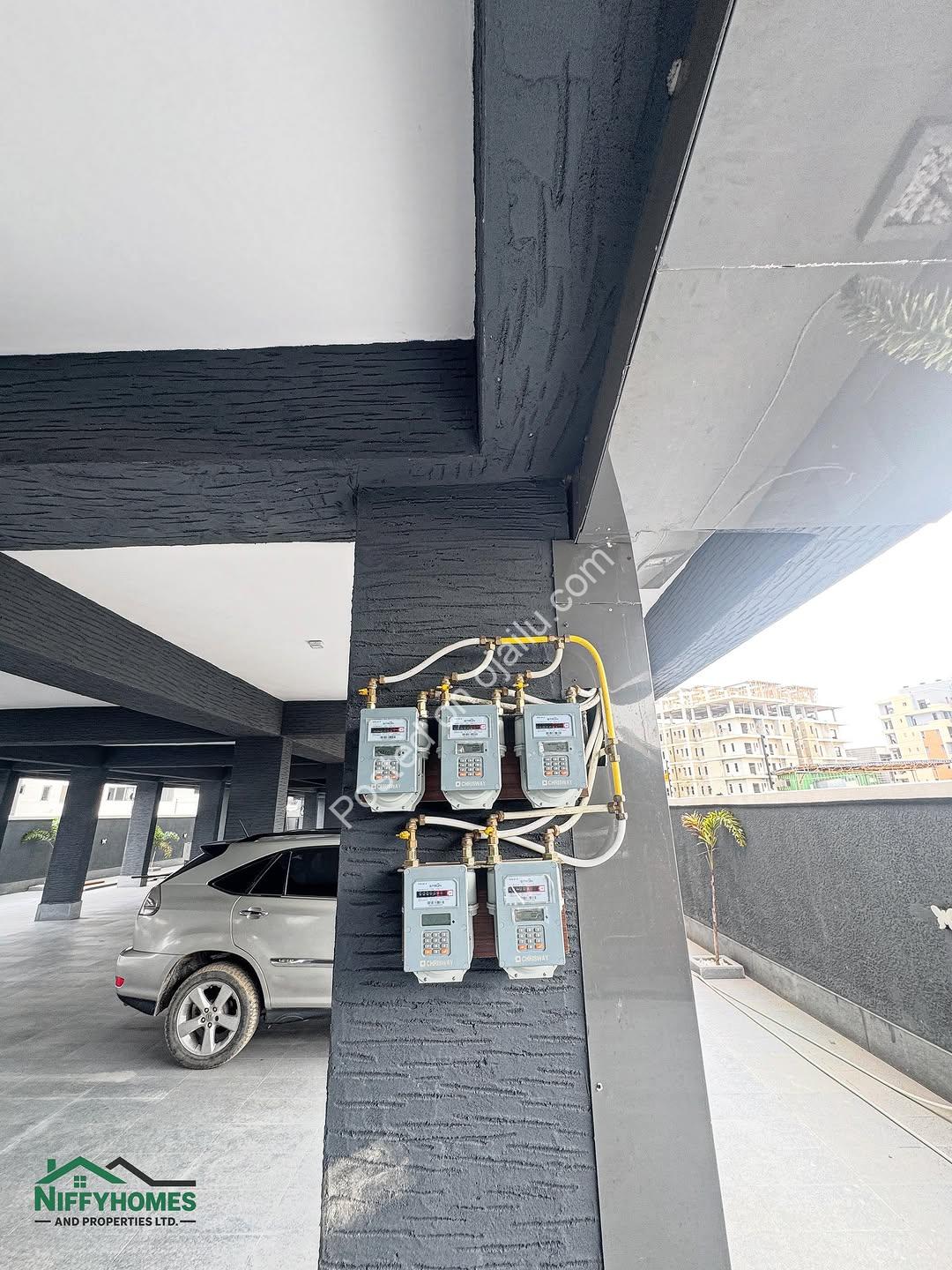 Modern 1-Bed Lekki Phase 1: Pool & Gym Included