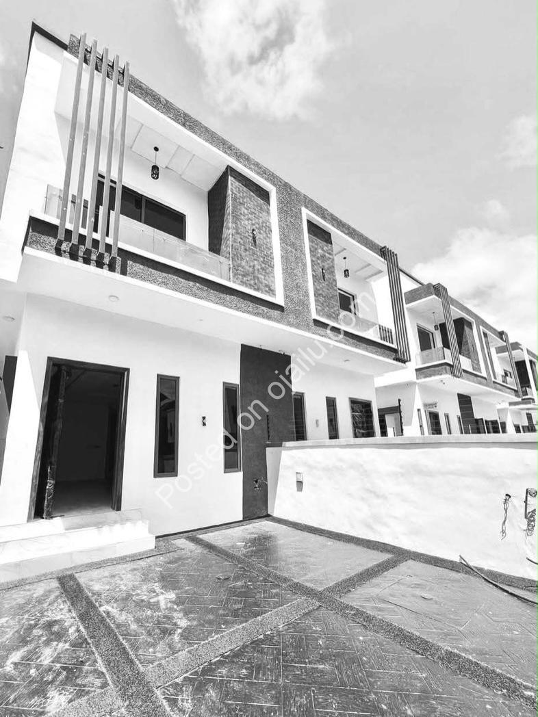 Your Serene 4-Bed Duplex Awaits in Chevron
