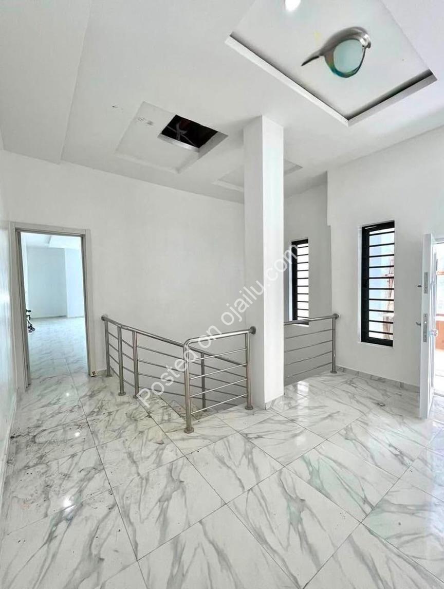 Your Serene 4-Bed Duplex Awaits in Chevron