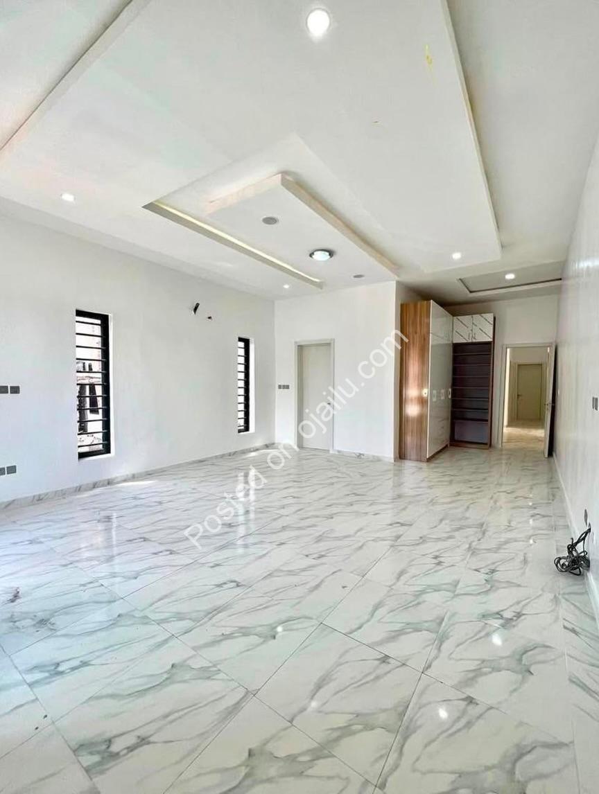 Your Serene 4-Bed Duplex Awaits in Chevron