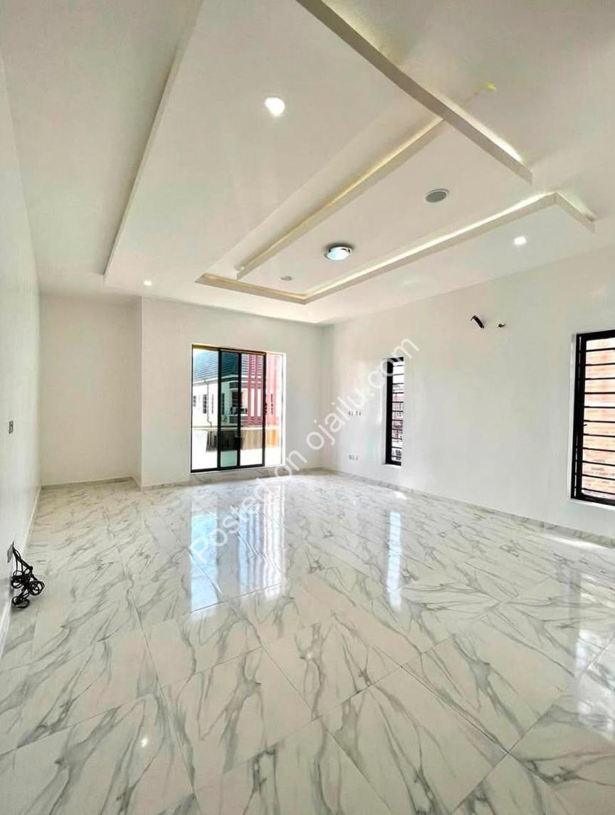 Your Serene 4-Bed Duplex Awaits in Chevron