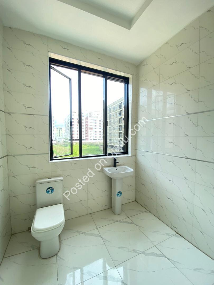 5-Bed Duplex in Lekki Phase 1: Ensuites, Pool & C of O.