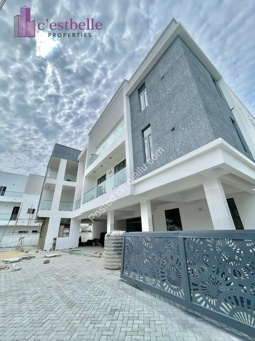 2-Bed Lekki Gem: Prime Location, Premium Finishes