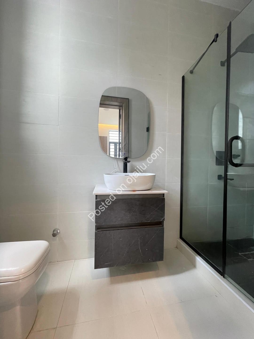 2-Bed Lekki Gem: Prime Location, Premium Finishes