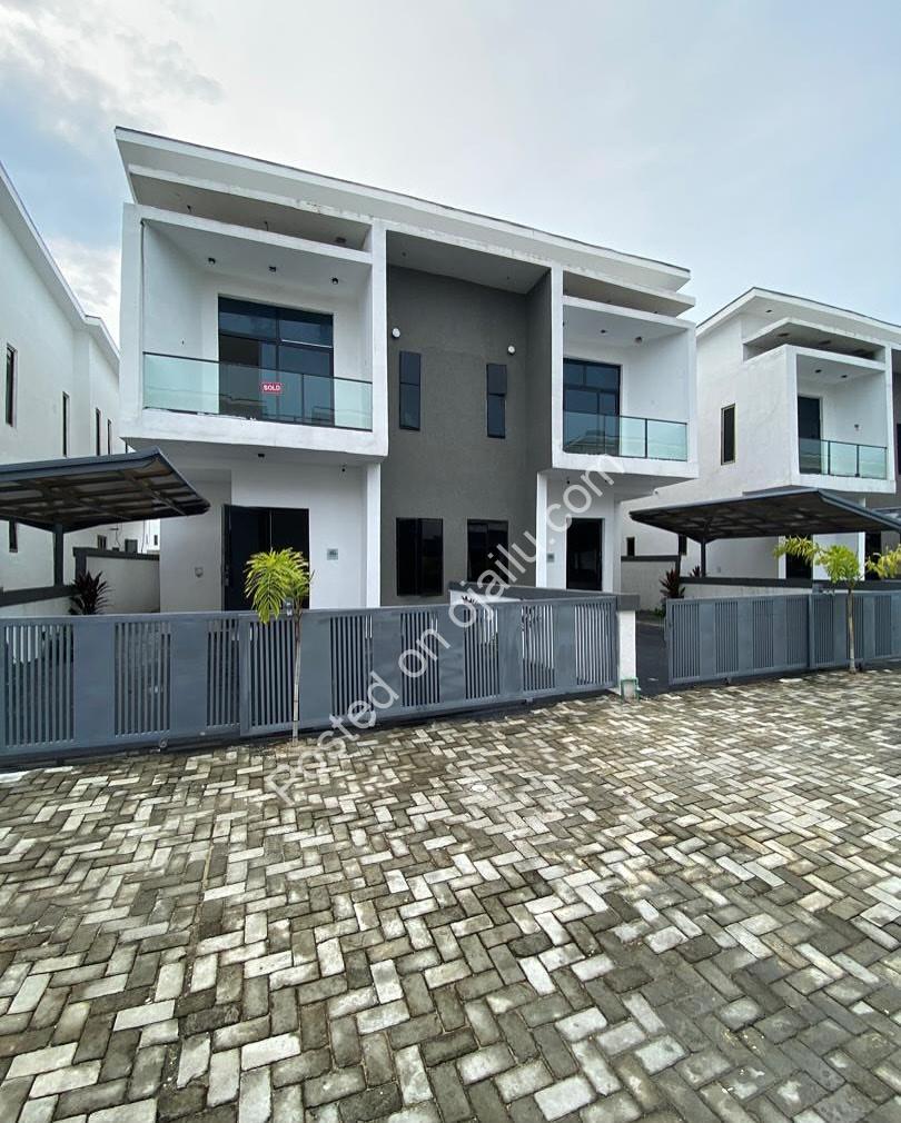 Your Sophisticated Orchid Retreat: 4-Bed Semi-Detached Duplex