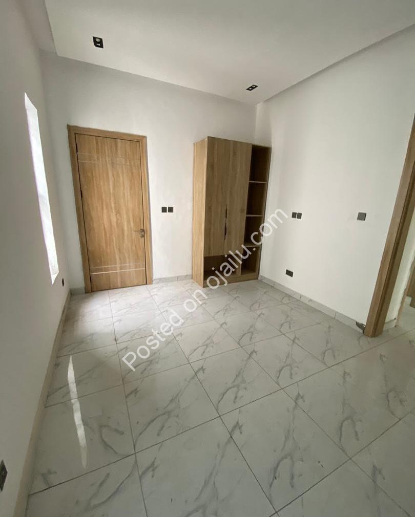 Your Sophisticated Orchid Retreat: 4-Bed Semi-Detached Duplex
