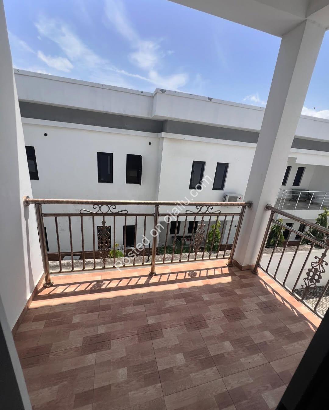 Your Dream Home Awaits: 3-Bed En-Suite Duplex – Chevron