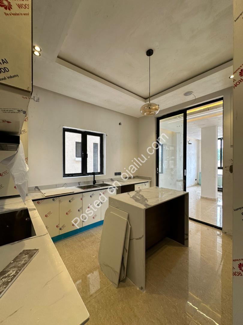 5-Bed Estate Living with Pool & Rooftop Lounge