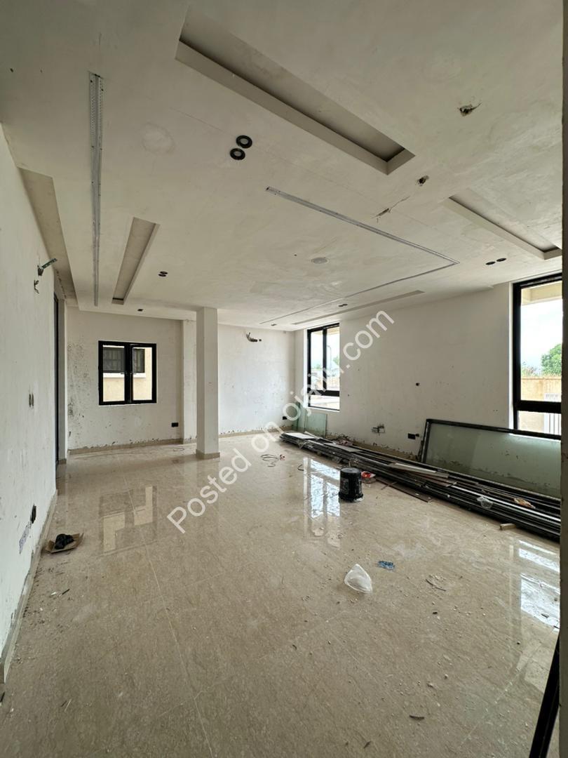 5-Bed Estate Living with Pool & Rooftop Lounge