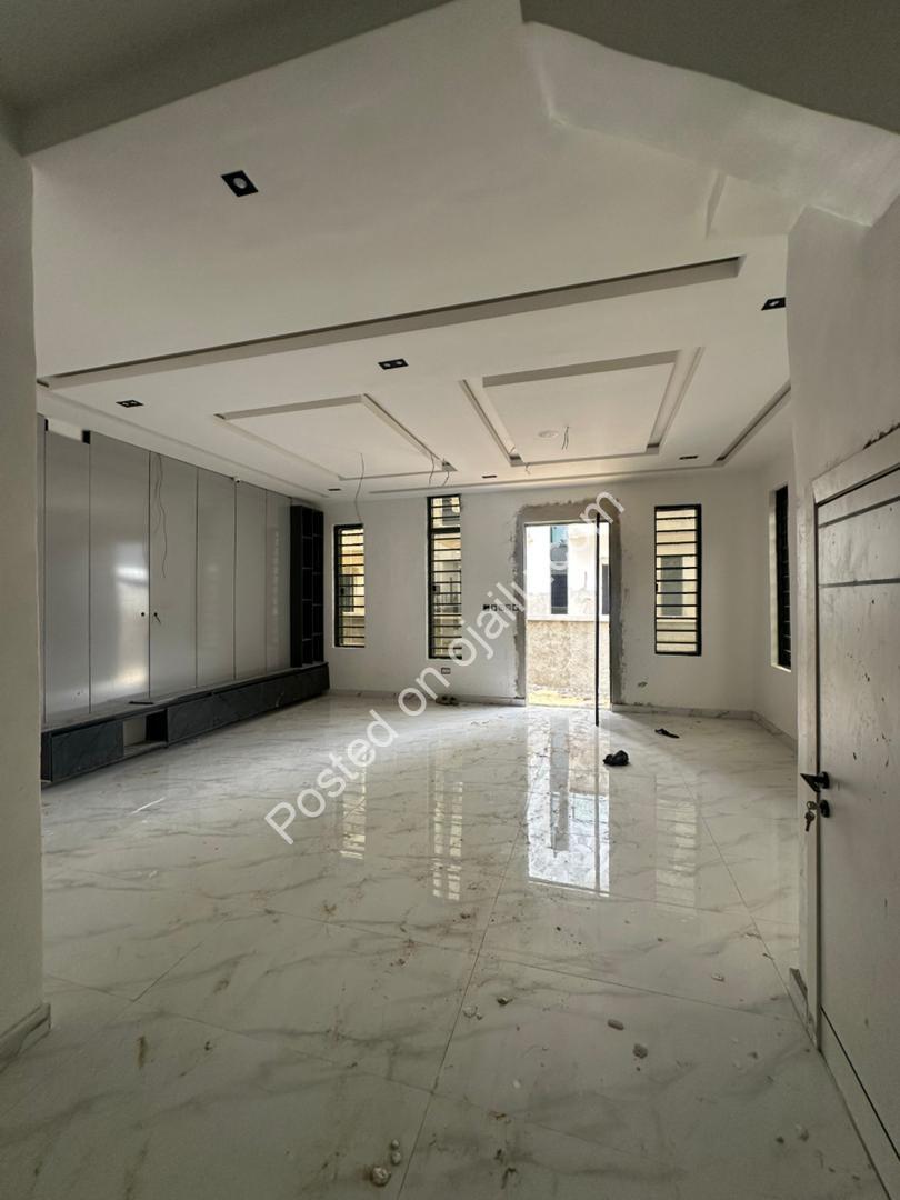 Idado’s Finest: 4-Bed Duplex with Pool & Rooftop