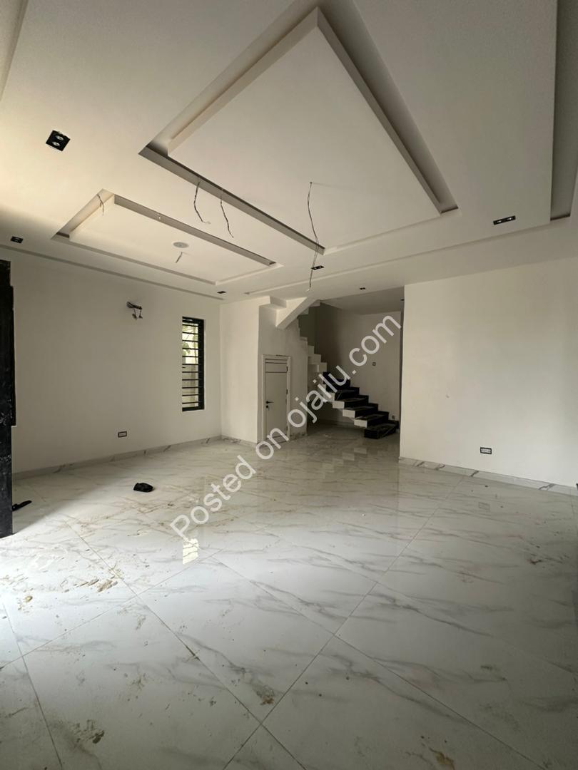 Idado’s Finest: 4-Bed Duplex with Pool & Rooftop