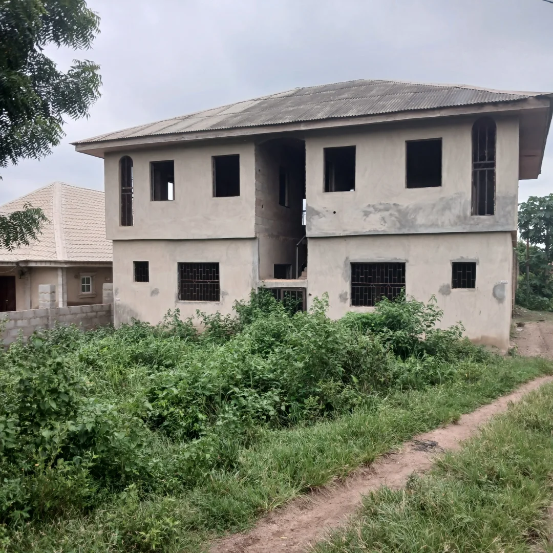 12 Student Units, 1.5 Plots Near FUNAAB – ₦52M