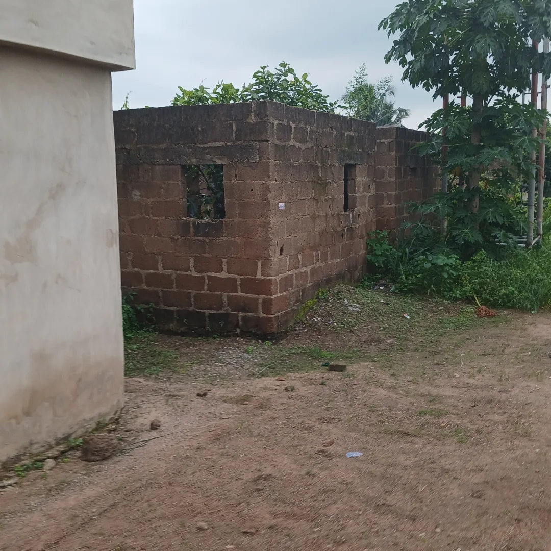 12 Student Units, 1.5 Plots Near FUNAAB – ₦52M