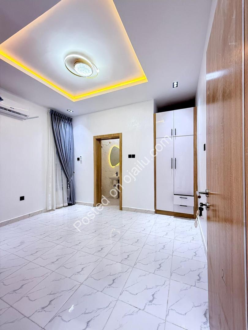 6 Bedroom Masterpiece with Cinema & Rooftop Lounge