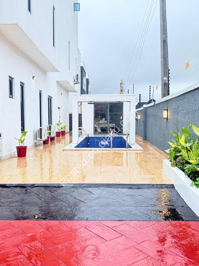 6 Bedroom Masterpiece with Cinema & Rooftop Lounge