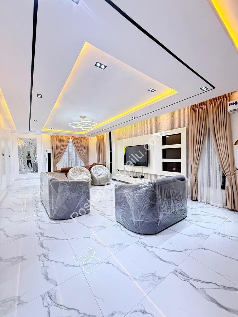 6 Bedroom Masterpiece with Cinema & Rooftop Lounge