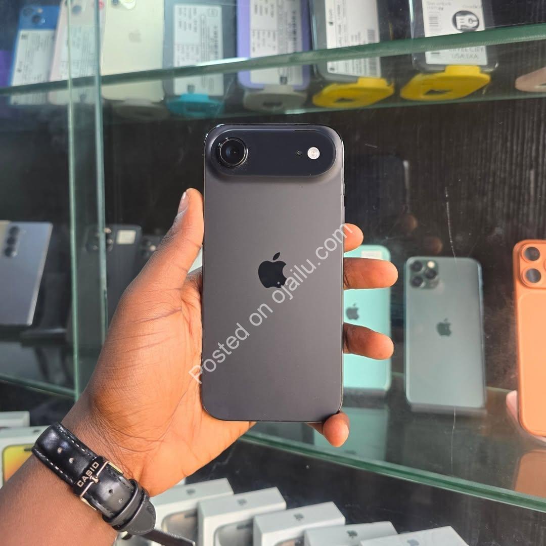 Sleek iPhone Air 256GB – 100% Battery, E-SIM, Free Privacy Guard!