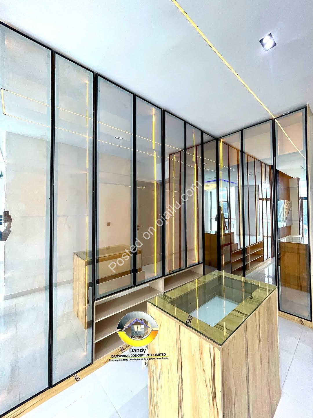 Ensuite Oasis: 5-Bed Detached Duplex with Pool