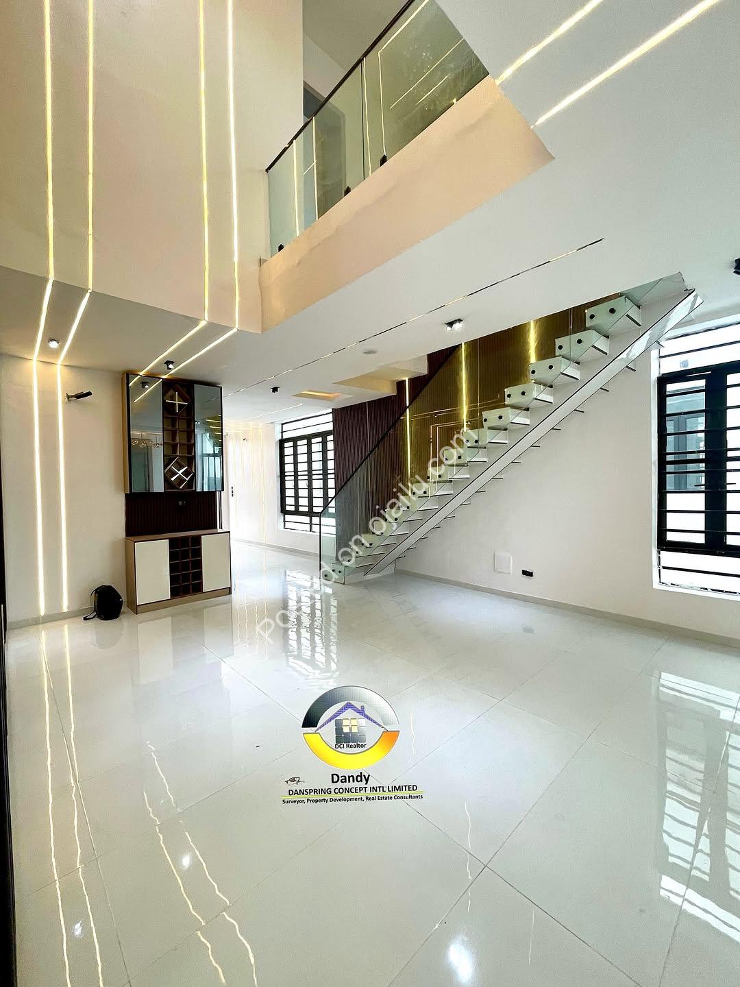 Ensuite Oasis: 5-Bed Detached Duplex with Pool