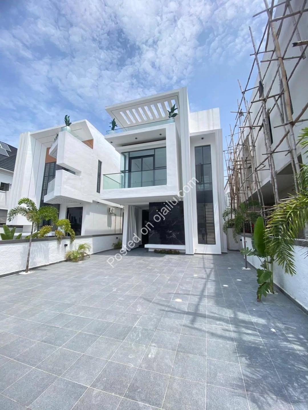 Your Dream Oasis Awaits: 5-Bed Detached + Pool in Lekki