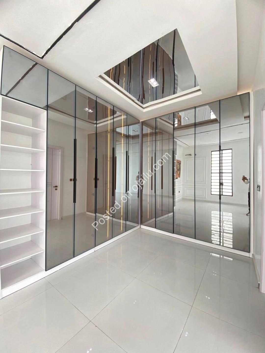 Your Dream Oasis Awaits: 5-Bed Detached + Pool in Lekki