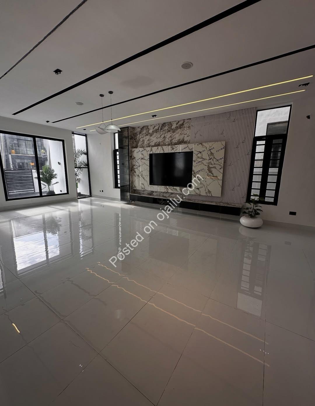 5-Bed Luxury Duplex with Pool in Ajah