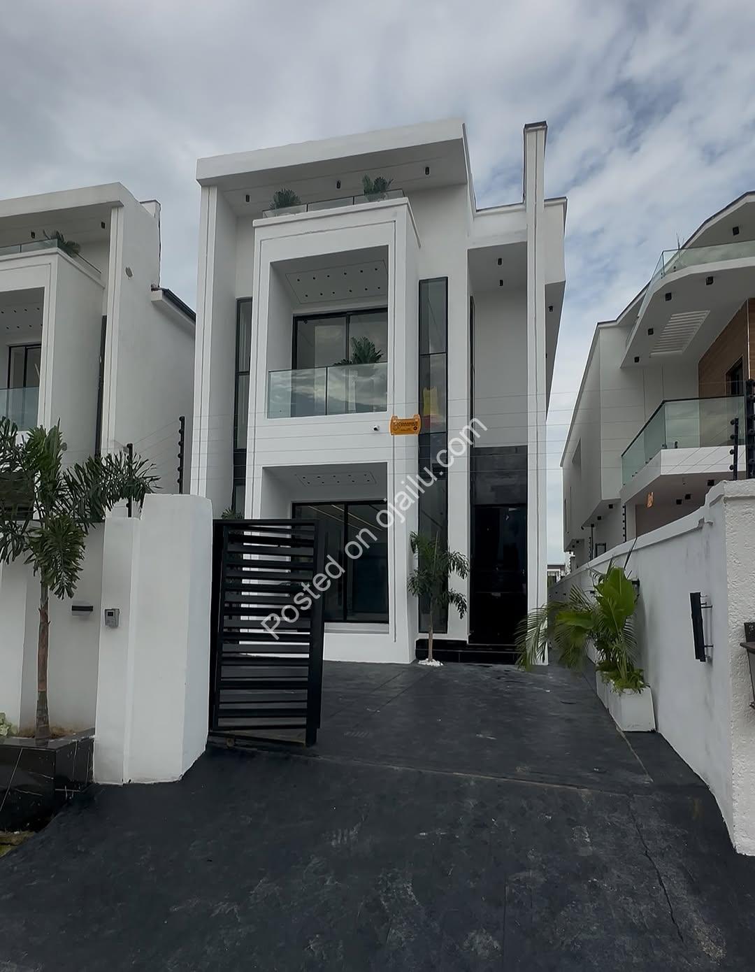5-Bed Luxury Duplex with Pool in Ajah