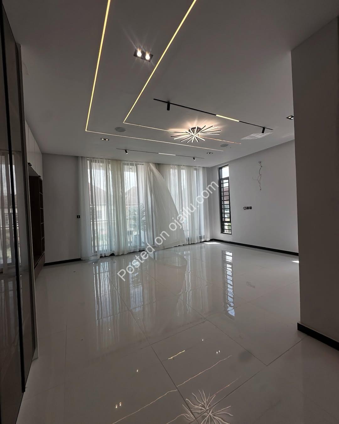 6-Ensuite Duplex in Orchid: Pool, Gym & Governors Consent