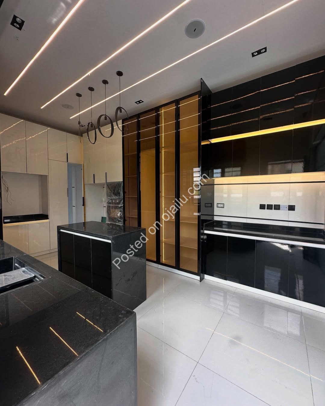 6-Ensuite Duplex in Orchid: Pool, Gym & Governors Consent