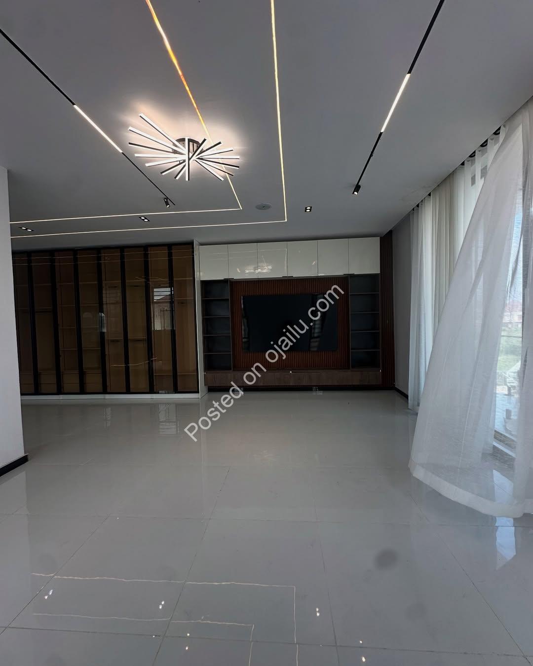 6-Ensuite Duplex in Orchid: Pool, Gym & Governors Consent