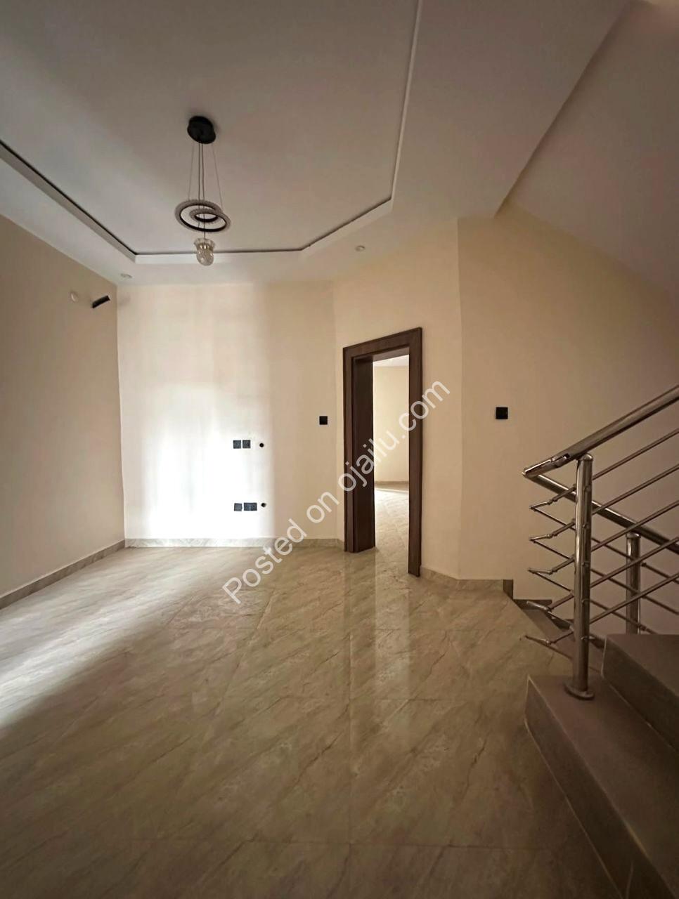 Spacious 4-Bed Duplex with BQ in Mabushi