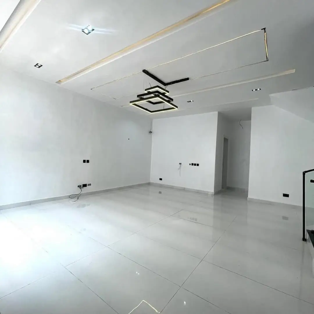 4-Bed Semi-Detached Duplex with Solar in Palm City