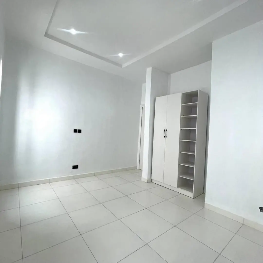 4-Bed Semi-Detached Duplex with Solar in Palm City