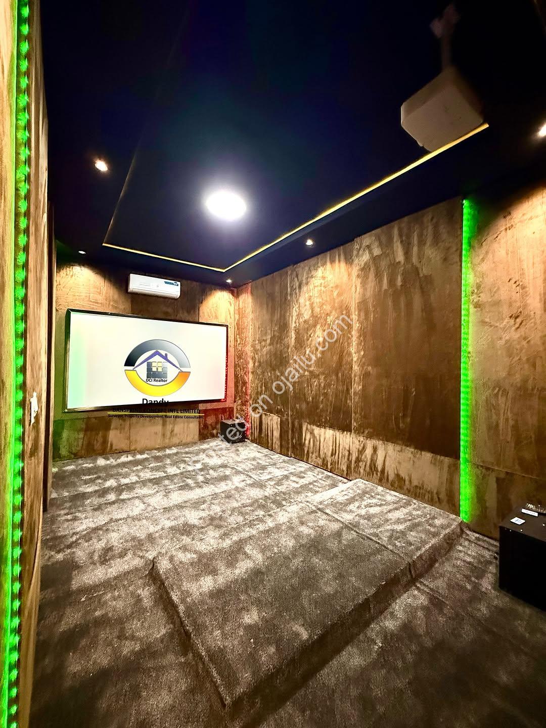 Cinema-View Penthouse with Rooftop Oasis
