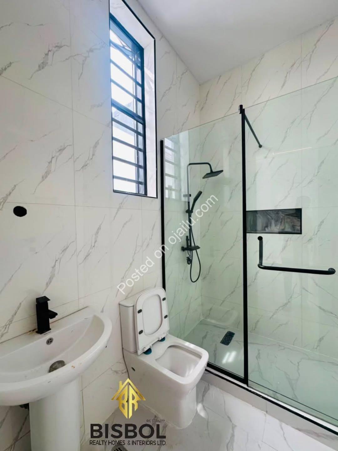 Move-In Ready: 5BR Duplex with Smart Finishes