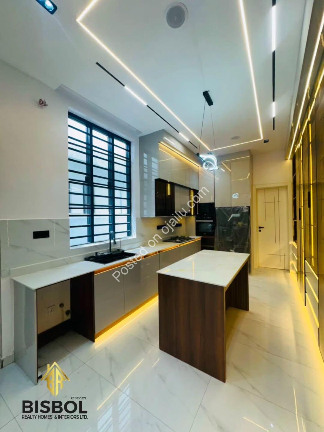 Move-In Ready: 5BR Duplex with Smart Finishes