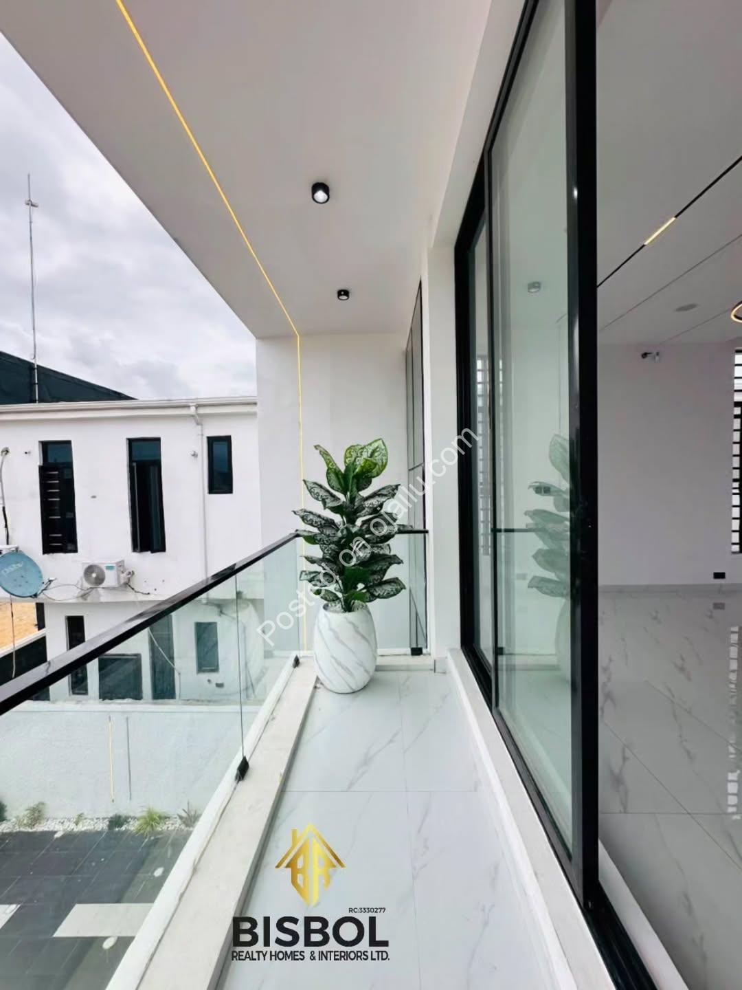 Move-In Ready: 5BR Duplex with Smart Finishes