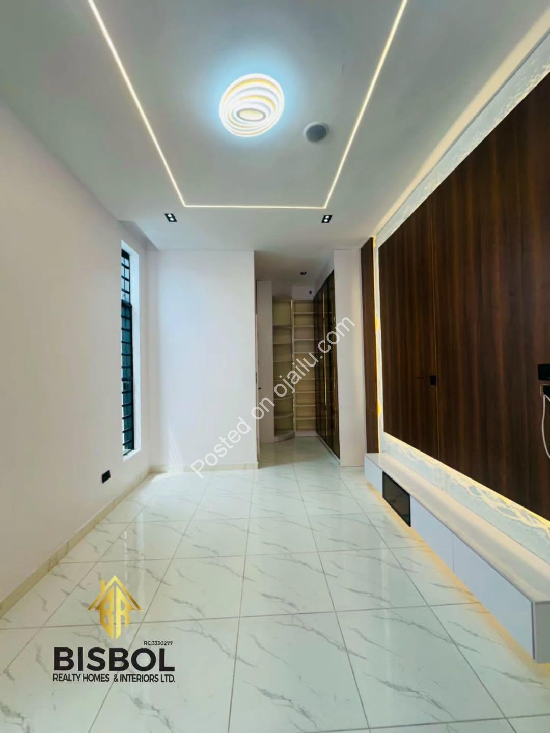 Move-In Ready: 5BR Duplex with Smart Finishes
