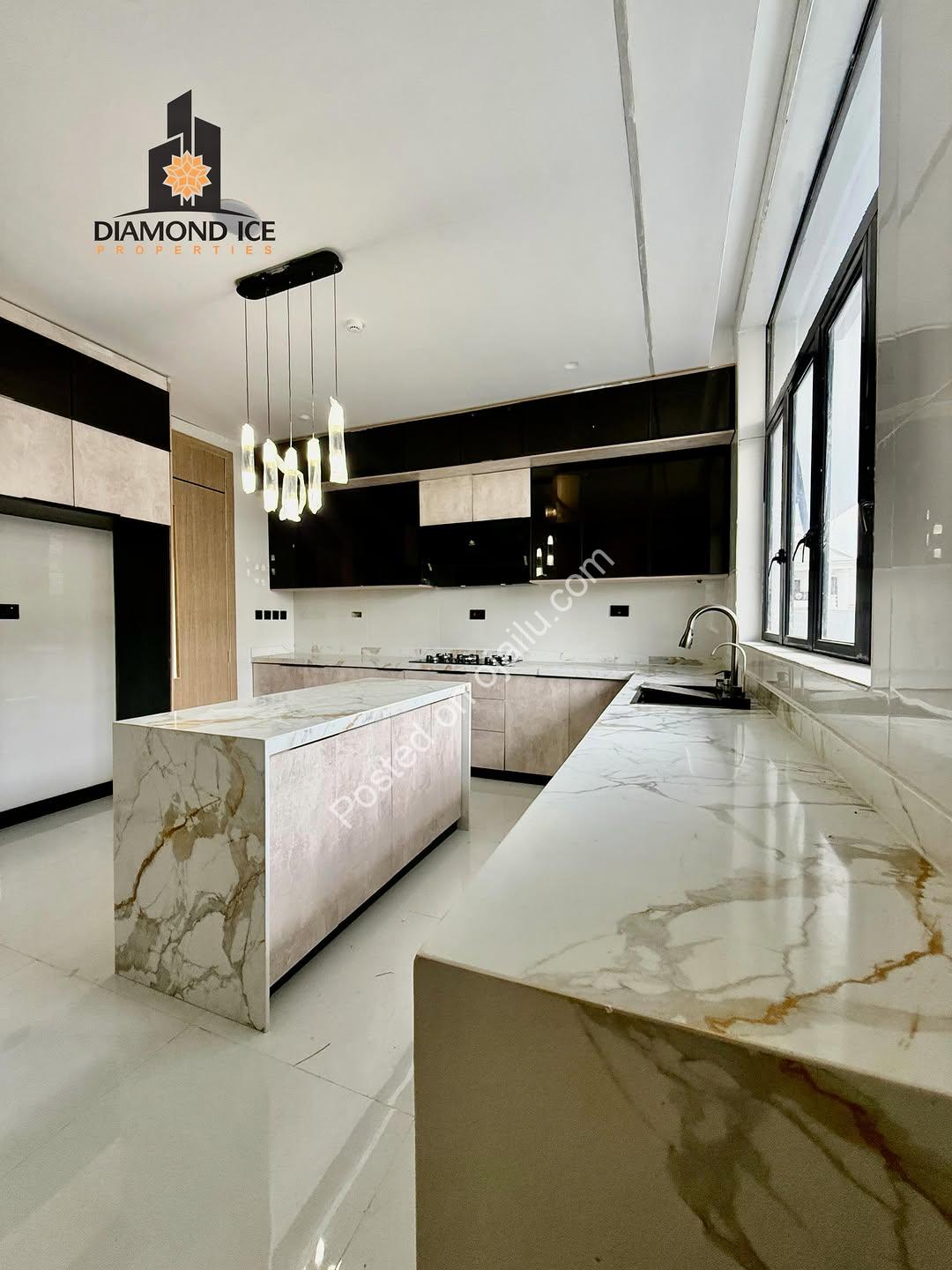 Elite Smart Home: 5-Bed VGC Duplex with Cinema & Pool