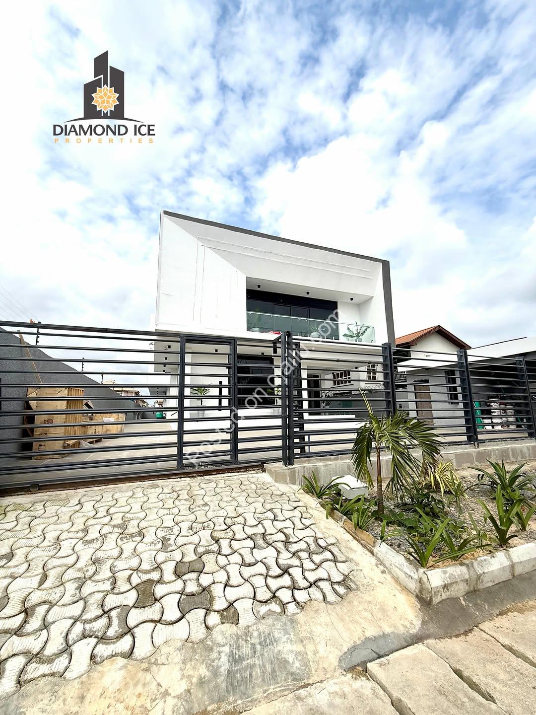 Elite Smart Home: 5-Bed VGC Duplex with Cinema & Pool