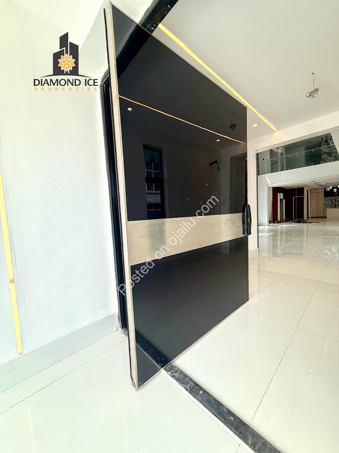 Elite Smart Home: 5-Bed VGC Duplex with Cinema & Pool