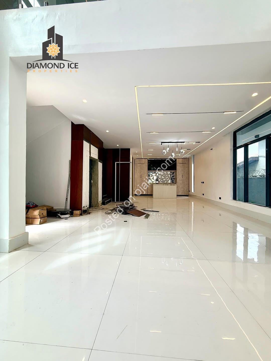 Elite Smart Home: 5-Bed VGC Duplex with Cinema & Pool
