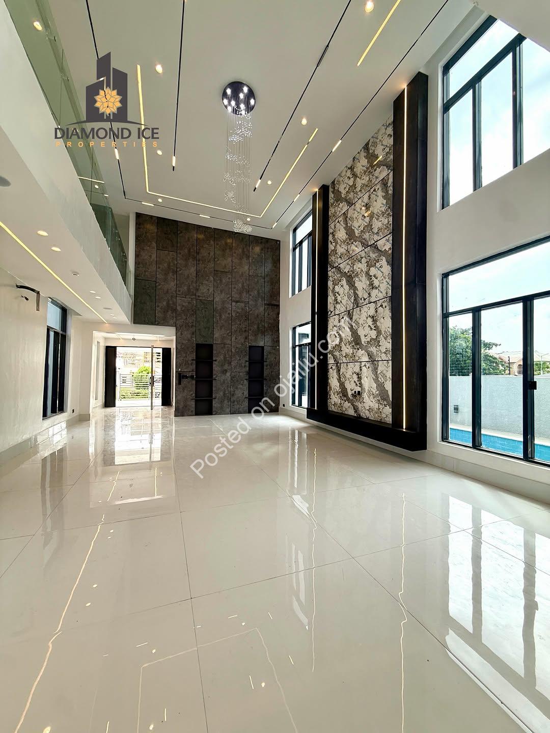 Elite Smart Home: 5-Bed VGC Duplex with Cinema & Pool