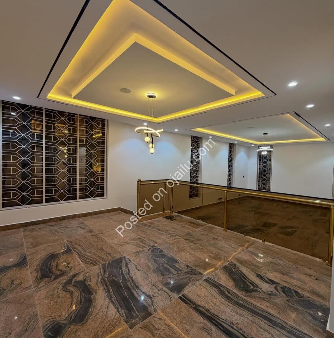 Smart 5-Bed Duplex + 2-Bed BQ on 800sqm