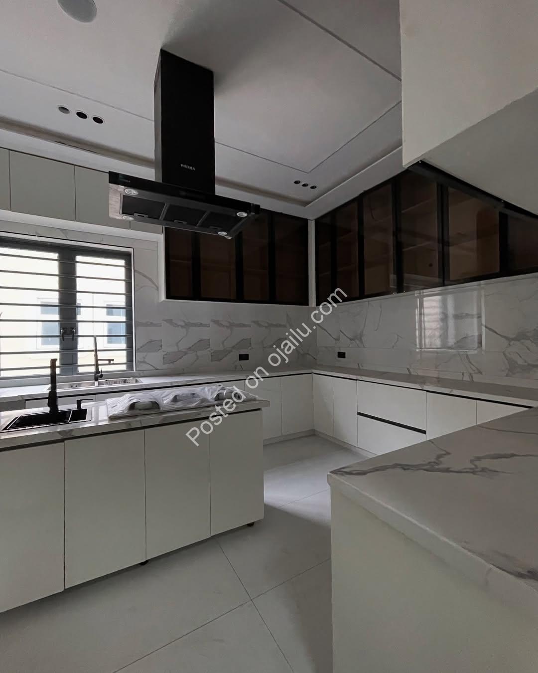 6-Bedroom Chevron Haven: Prime Residential Estate