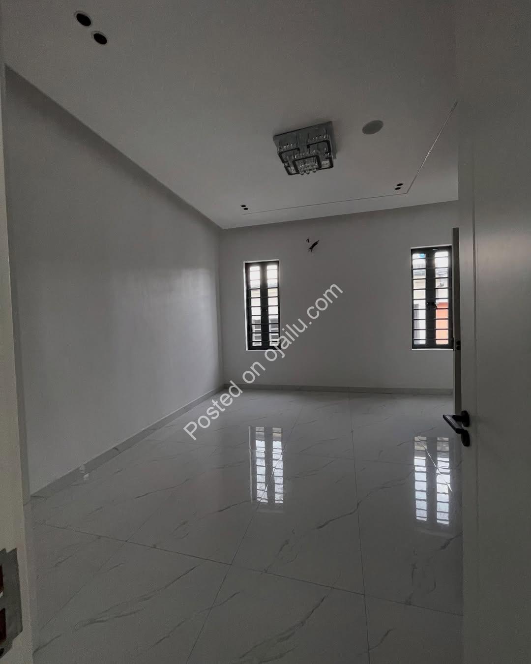 6-Bedroom Chevron Haven: Prime Residential Estate