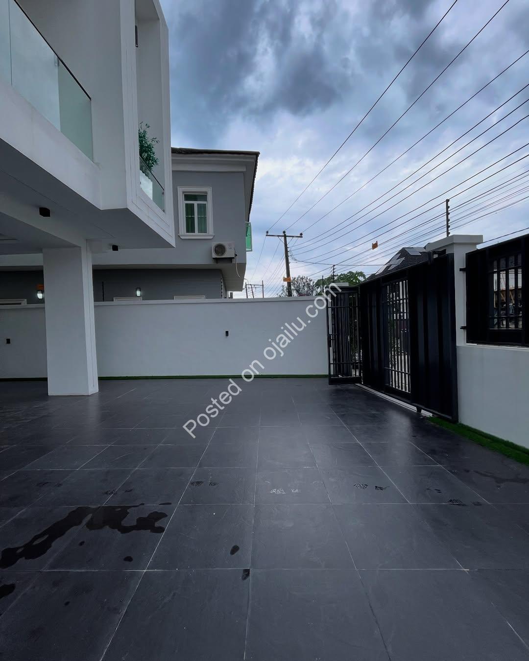 6-Bedroom Chevron Haven: Prime Residential Estate