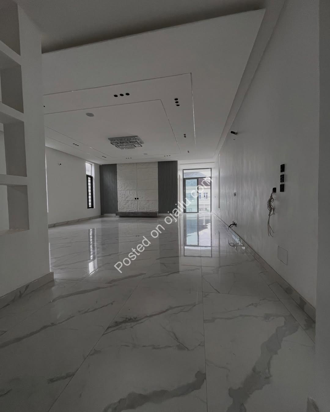 6-Bedroom Chevron Haven: Prime Residential Estate